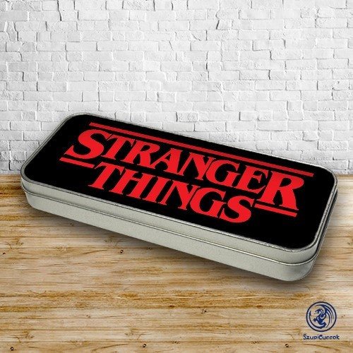 Stranger Things logó fém tolltartó